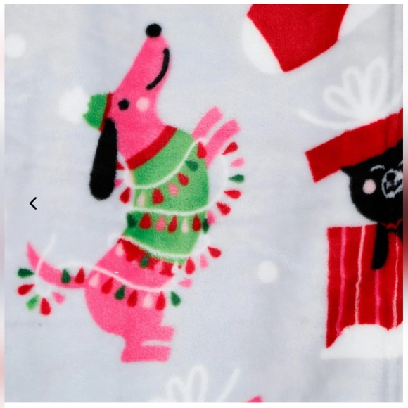 Just In.... Betsey Johnson 50x70 Christmas Plush Throw Blanket - Picture 3 of 3